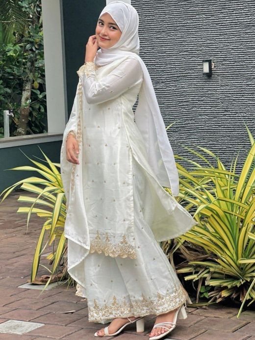 ISRL Enterprise Embroidered Kurta with Palazzos & Dupatta